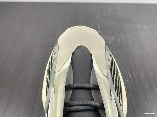 V3 700 Yeezy Fade Salt Adidas ID1674 0705